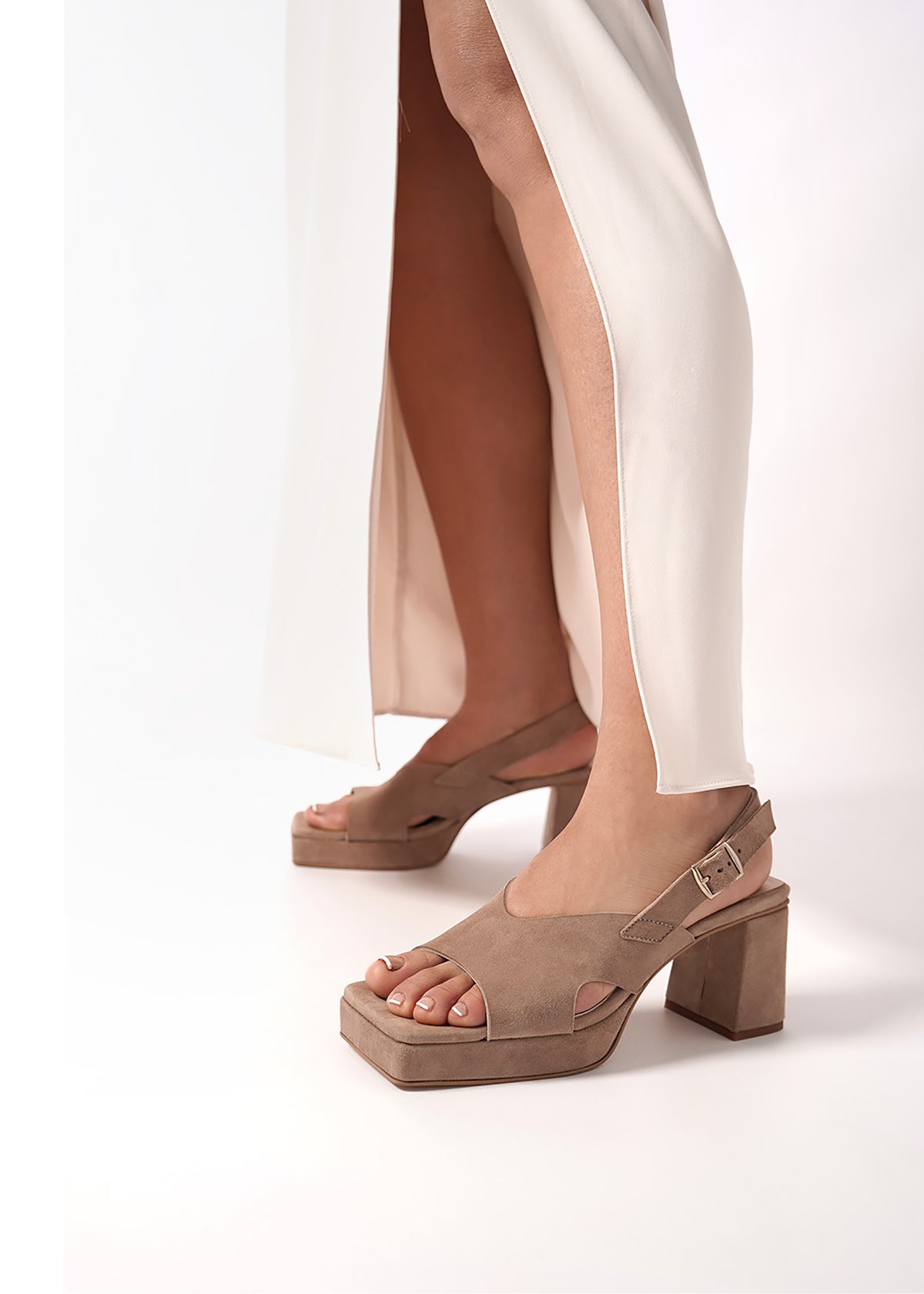 Sandaler med klack och platå - Rita, beige nubuckskinn