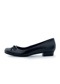 Low-cut pumps - black leather, bow