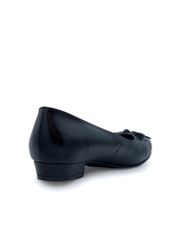 Low-cut pumps - black leather, bow