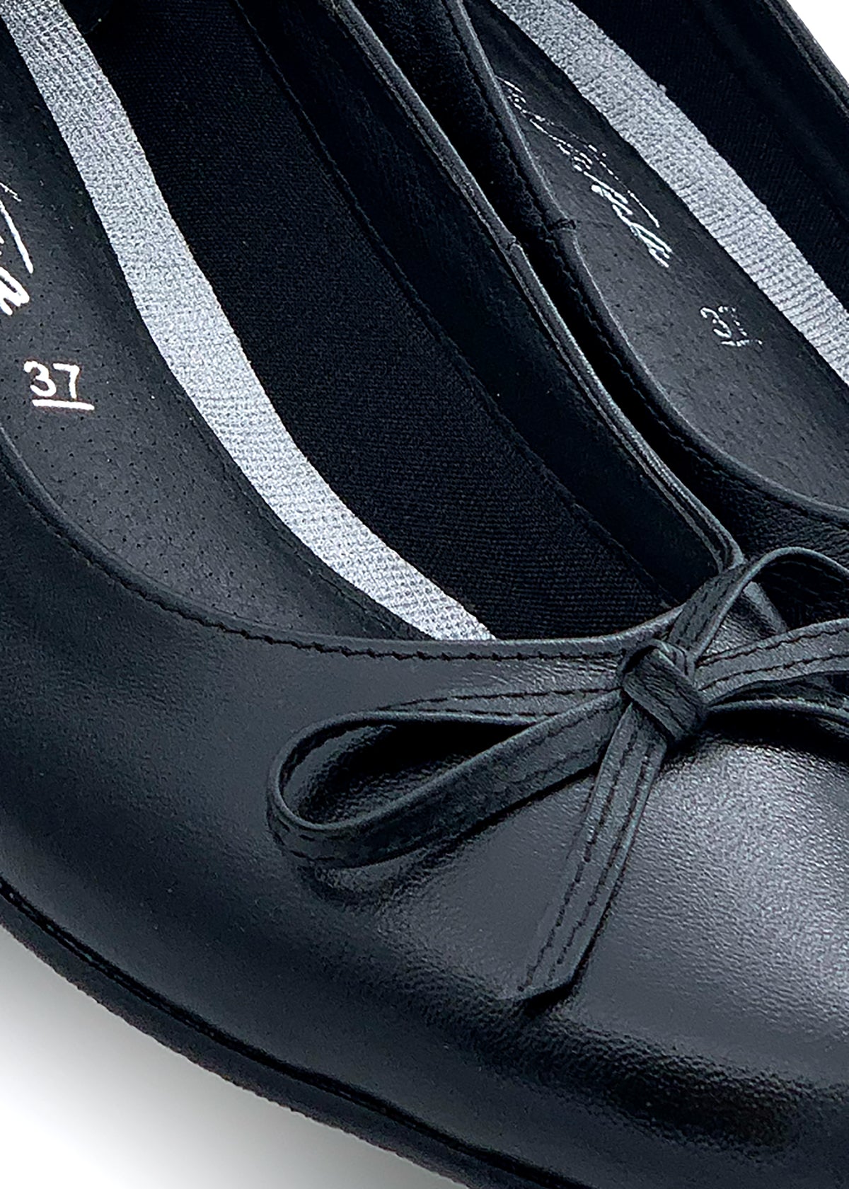 Low-cut pumps - black leather, bow