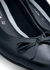 Low-cut pumps - black leather, bow