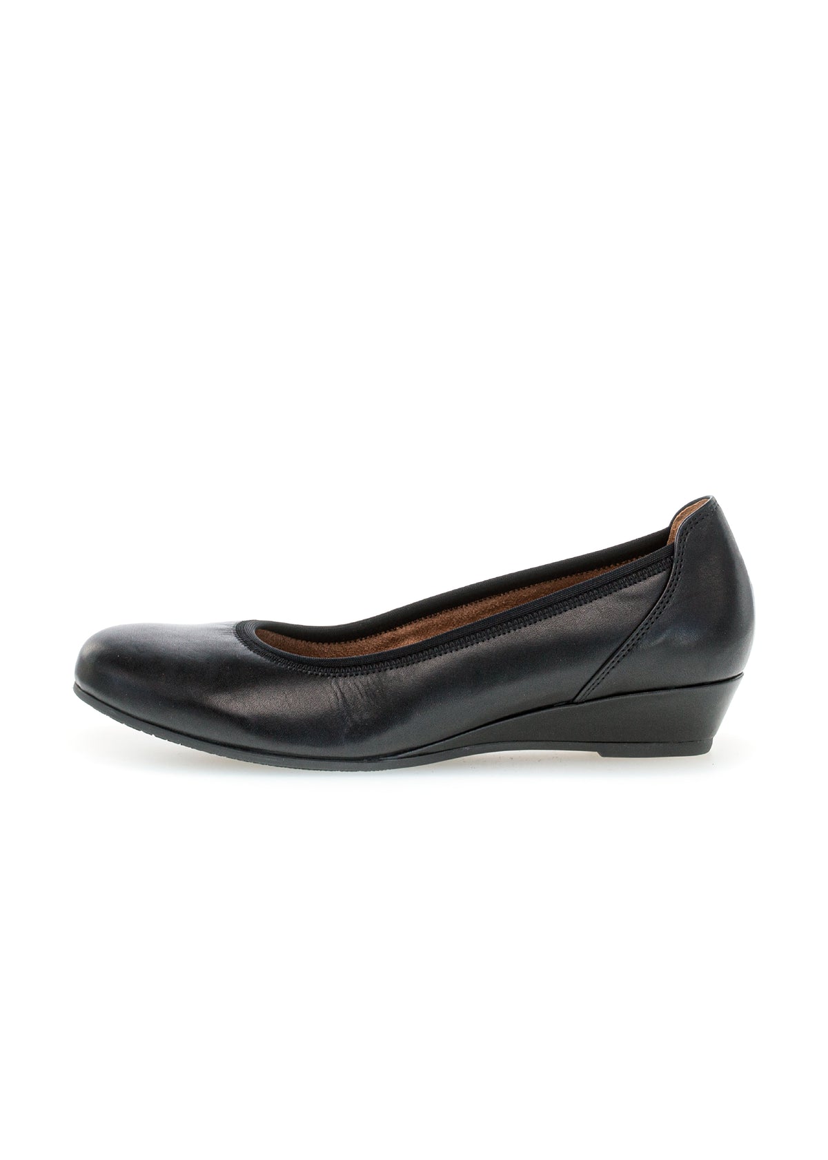 Pumps with low wedge heel - black smooth leather