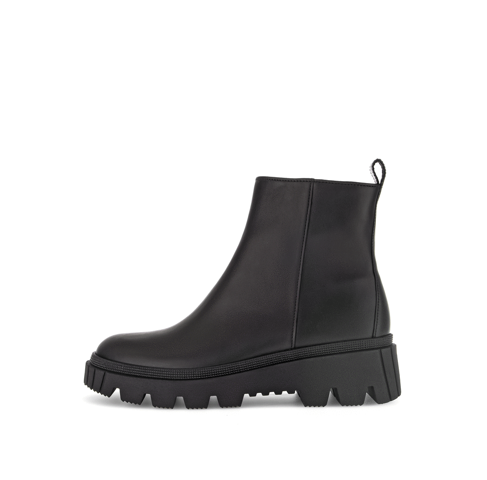 Strapless ankle boots with combat sole - black leather