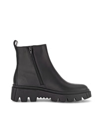 Strapless ankle boots with combat sole - black leather