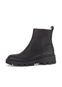 Strapless ankle boots with combat sole - black leather