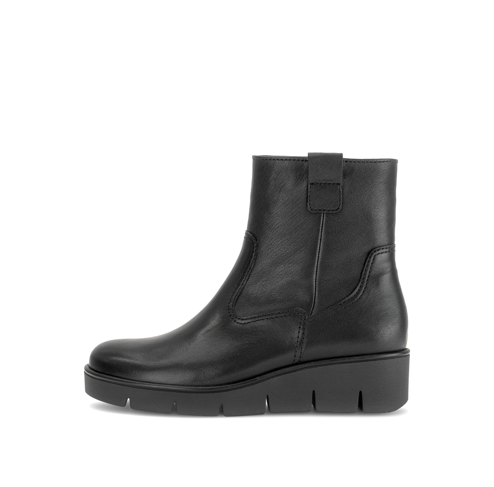 Snörlösa ankelboots med kilklack – svart läder