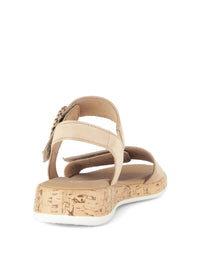 Sandaalit matalalla kiilapohjalla - beige nahka, tarraremmit, koristesolki
