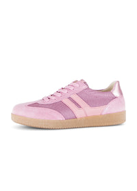Tennarit vaaleanruskealla pohjalla - vaaleanpunainen