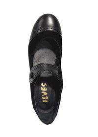 Pumps with Velcro strap - black leather, wide fit
