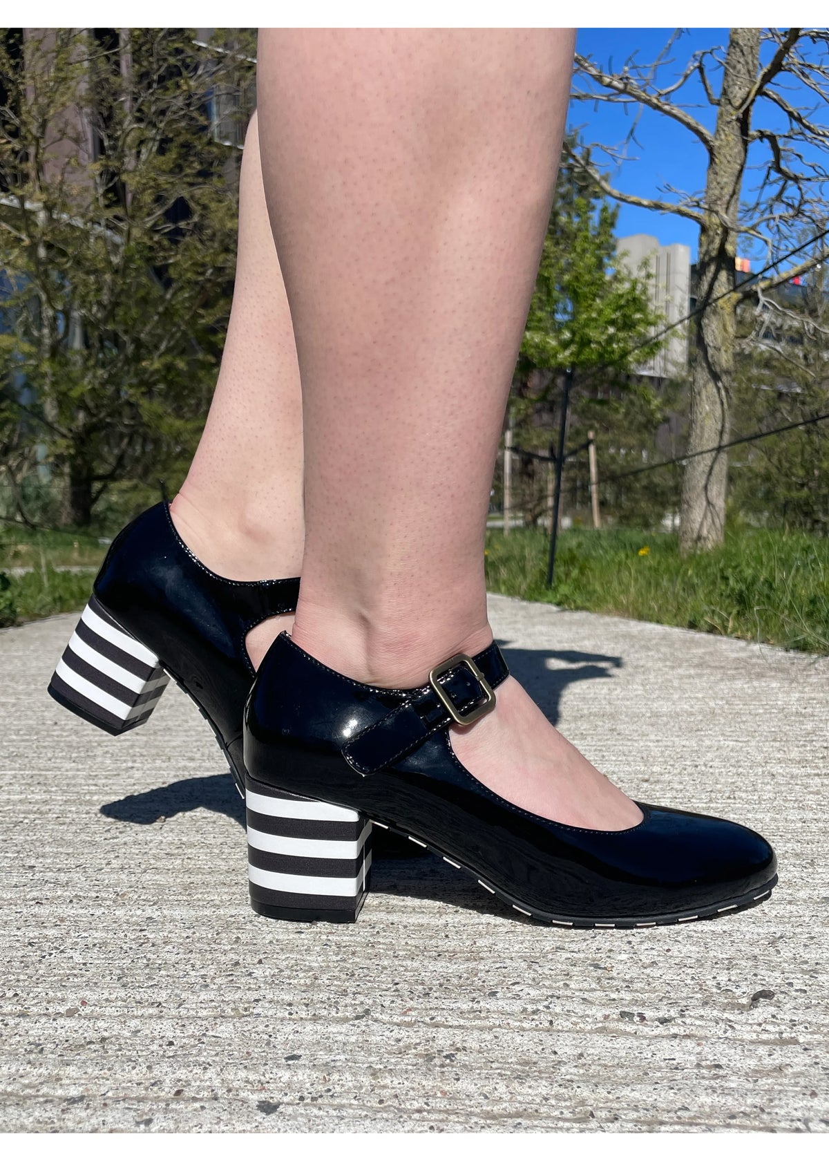High heels with block heel - Eve Kawaii, shiny black, vegan