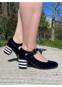 High heels with block heel - Eve Kawaii, shiny black, vegan