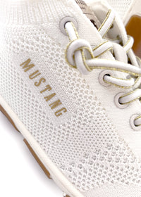 Sneakers med elastiska snören - vitt tyg