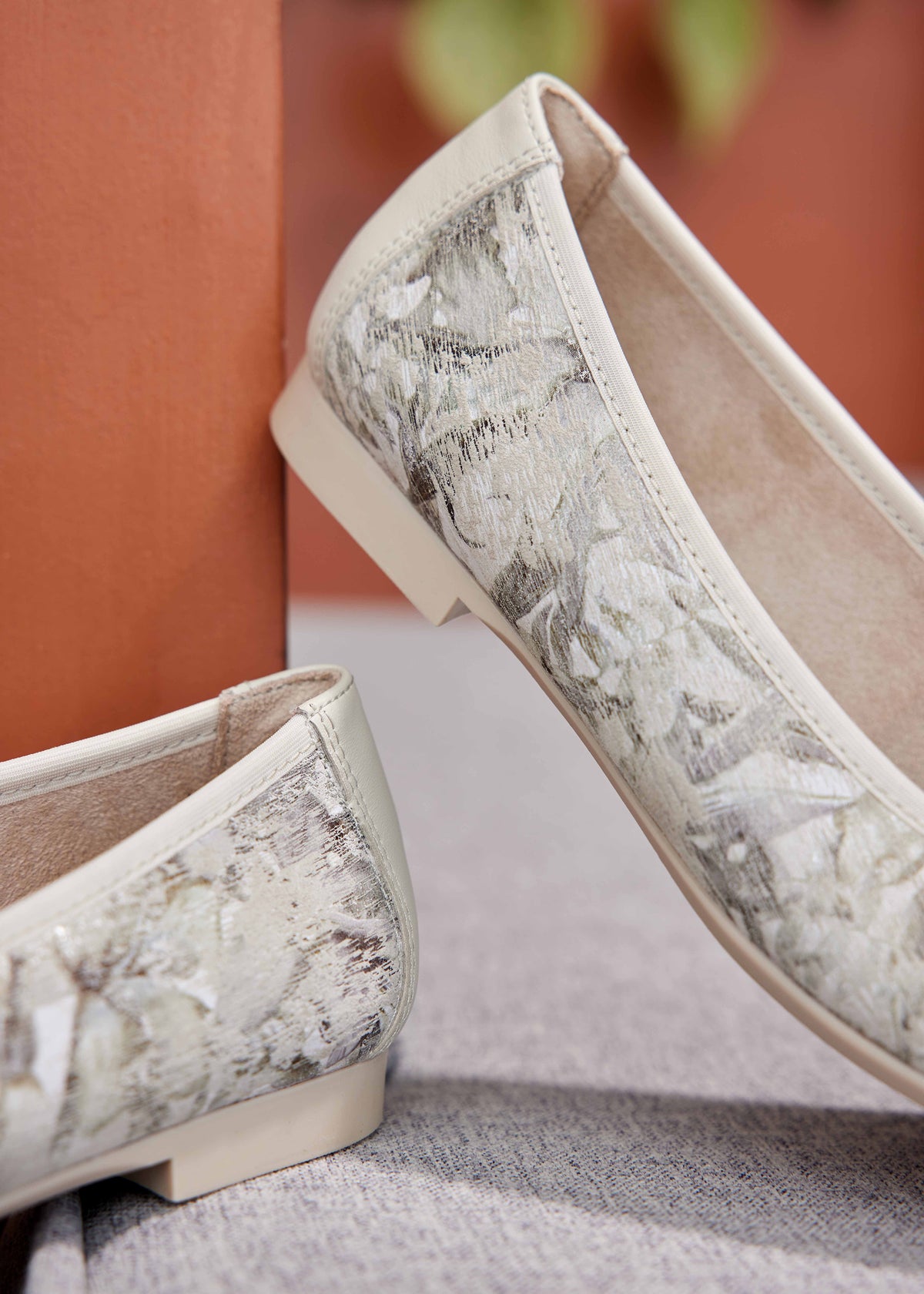 Ballerinaskor - beige, blommönster, rosettdekoration