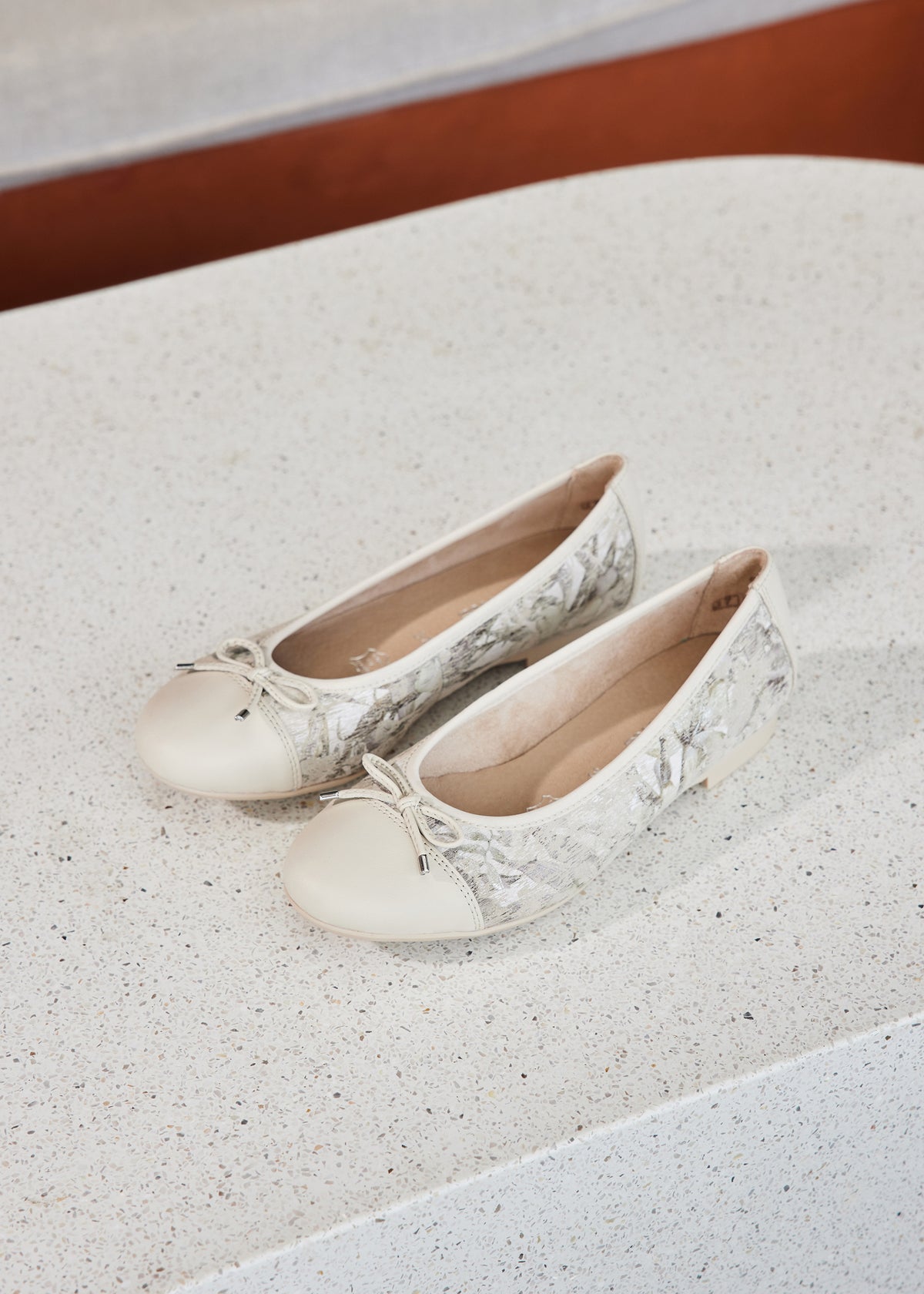 Ballerinaskor - beige, blommönster, rosettdekoration