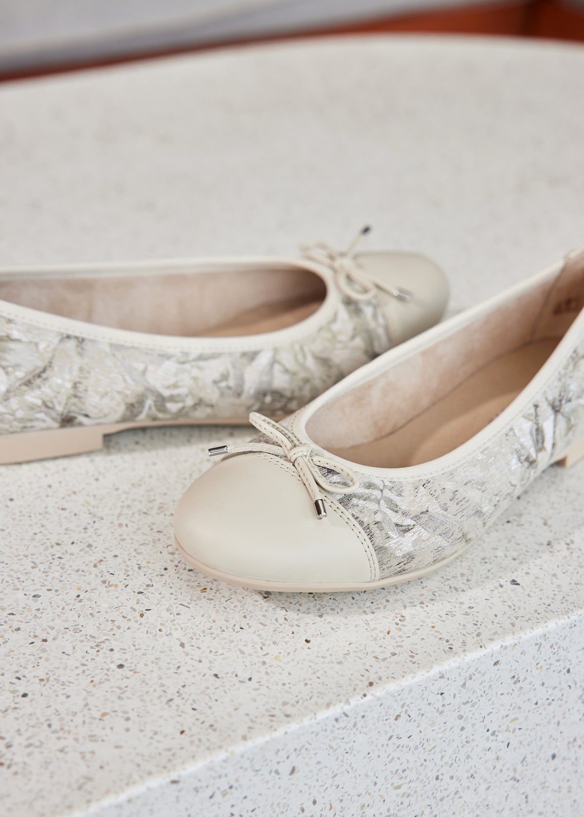 Ballerinaskor - beige, blommönster, rosettdekoration