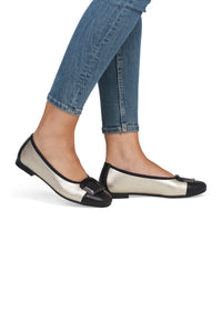 Ballet flats - light platinum-colored leather, black tip and decoration