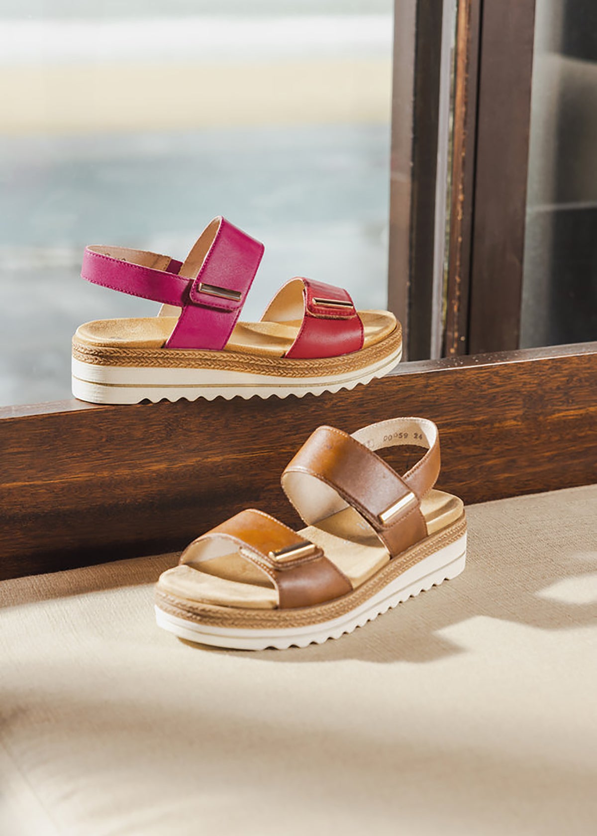 Sandals with thick soles - pink-red, hook-and-loop straps