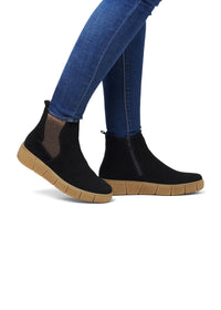 Chelsea ankle boots with thick sole - black leather, light brown sole
