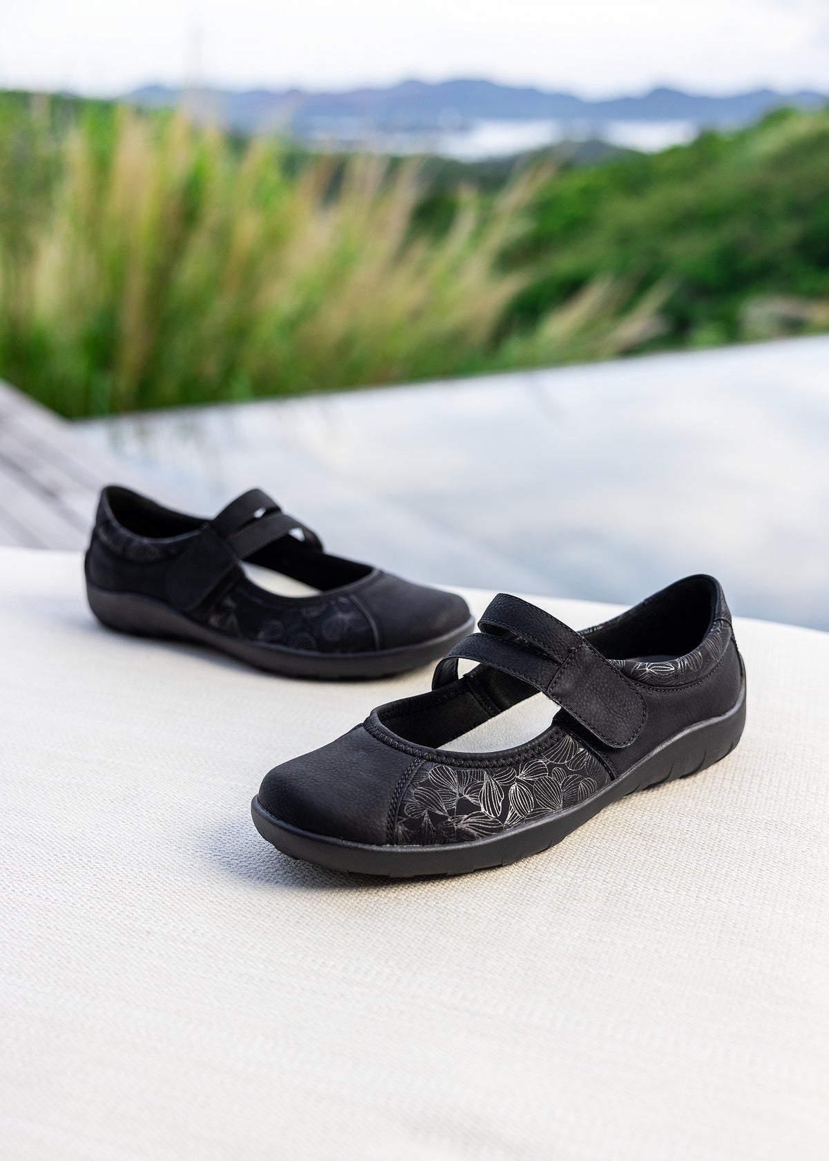 Ballet flats with Velcro strap - black, silver leaf patterns