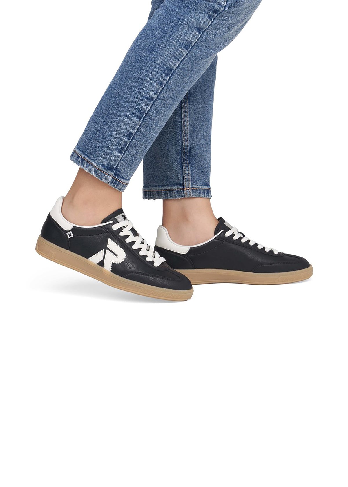 Sneakers - svart läder, brun sula