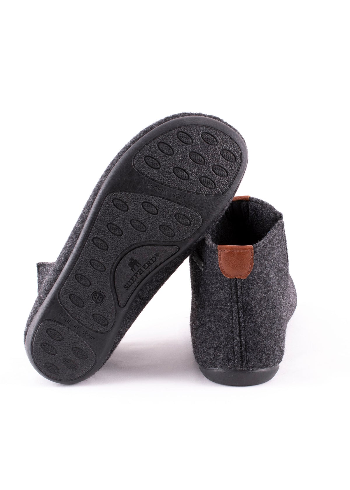 Wool slippers - dark gray wool felt, Ester-Erik