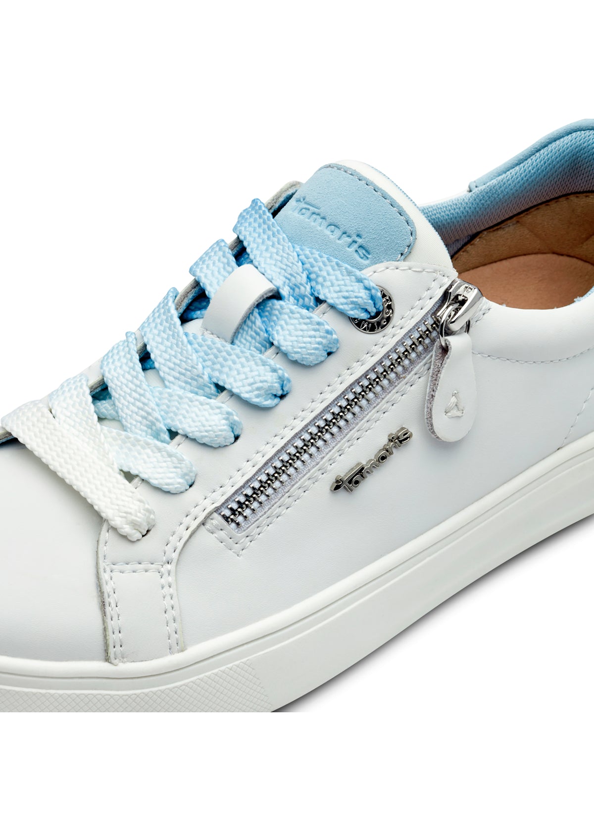 Sneakers - vit läder, ljusblå detaljer